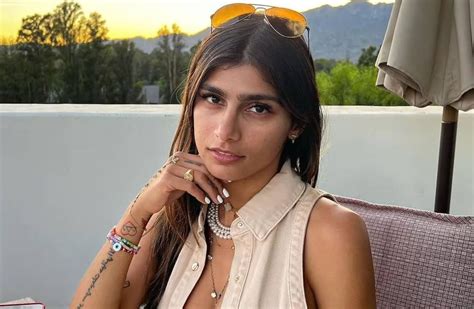 F S De Mia Khalifa Fazem Peti O Para Que Seus V Deos Adultos Antigos Sejam Retirados Da