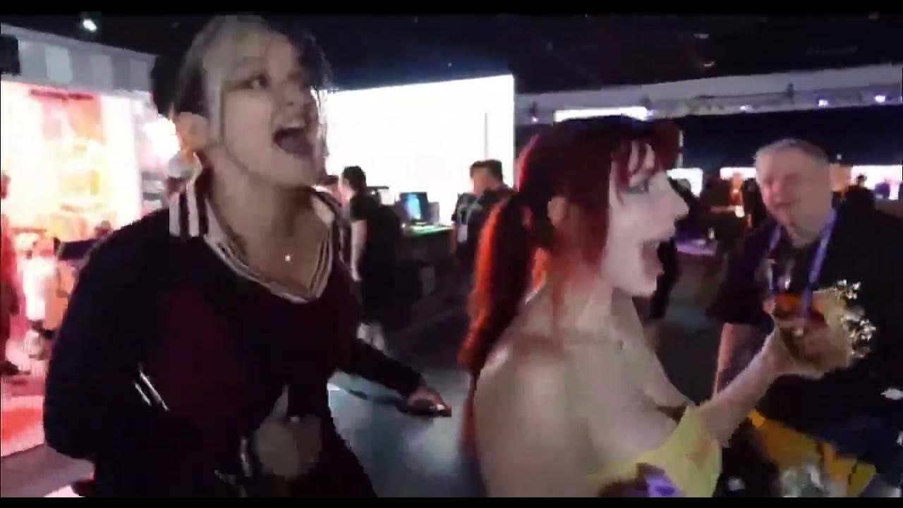 The Cleavage Brings Them Out Peach Amp Morgpie Youtube